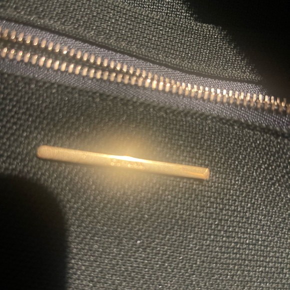 Cuyana Recycled Green Shoulder Bag (Large) - Picture 3 of 5